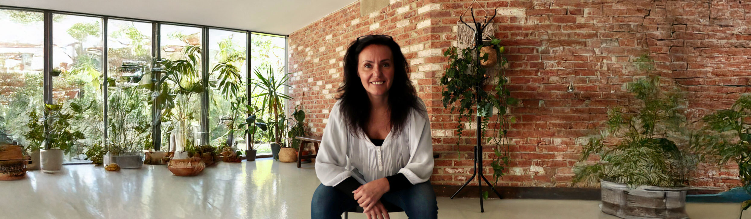 Michaela, Dorset-based leadership and resilience coach, supporting women leaders to overcome imposter syndrome and embody authentic executive presence.